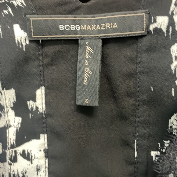 BCBG like new abstract tank with lace - Picture 4 of 6